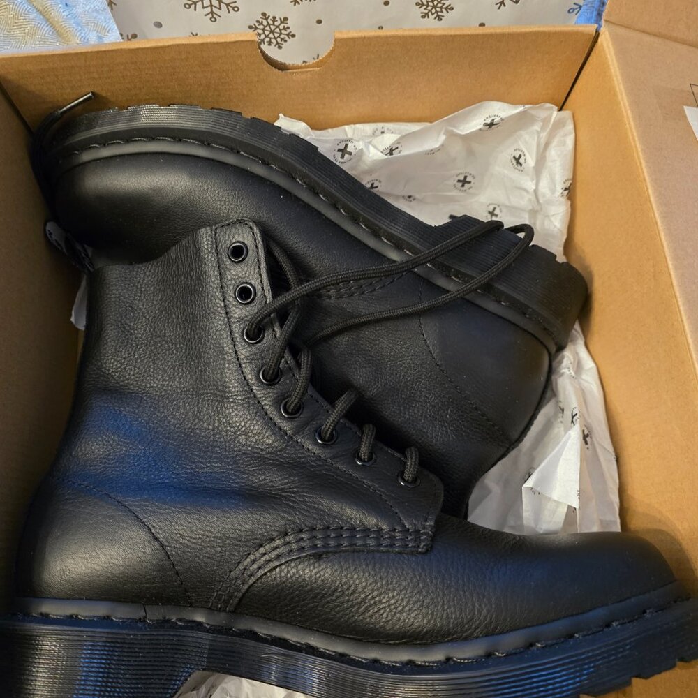 Dr. Martens 1460 Pascal women's boots - all black - NWT  size US- 40